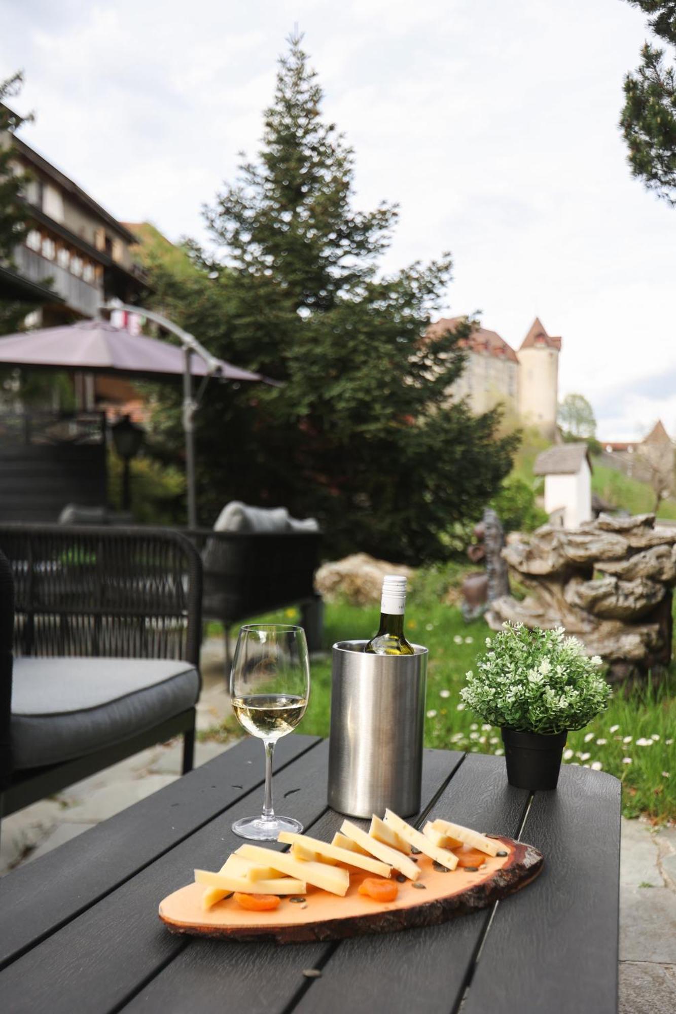 Hotel Le Saint Georges Gruyeres Esterno foto